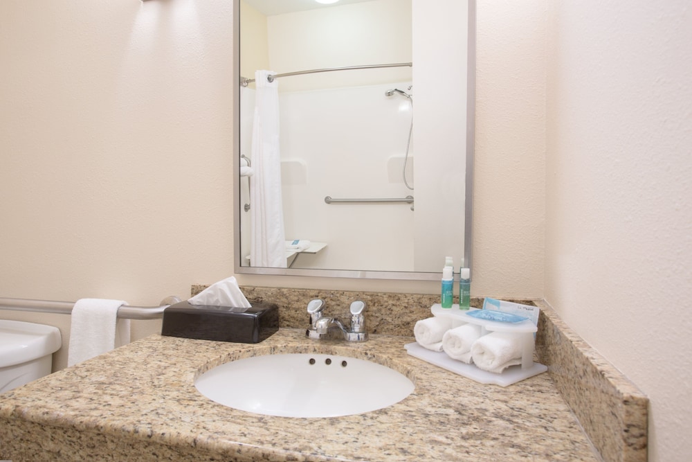 holiday inn express hotel and suites concordia by ihg