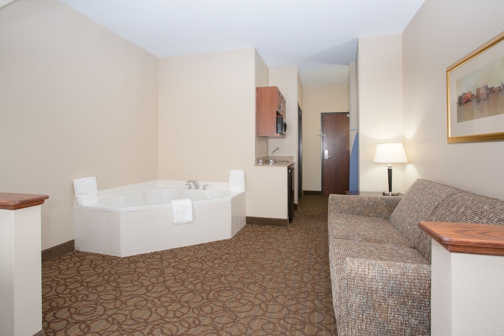 holiday inn express hotel and suites concordia by ihg