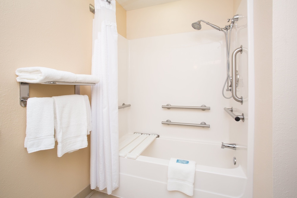 holiday inn express hotel and suites concordia by ihg