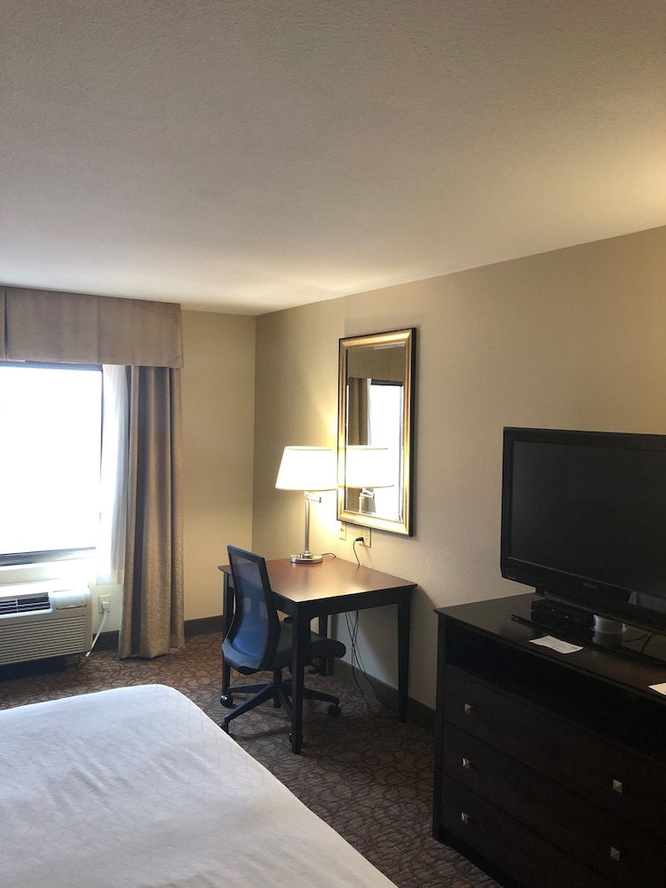 holiday inn express hotel and suites concordia by ihg