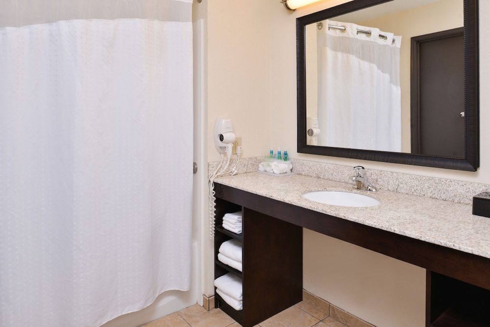 holiday inn express hotel and suites emporia northwest by ihg