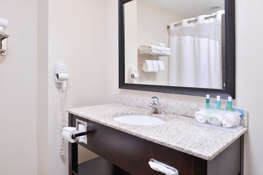 holiday inn express hotel and suites emporia northwest by ihg
