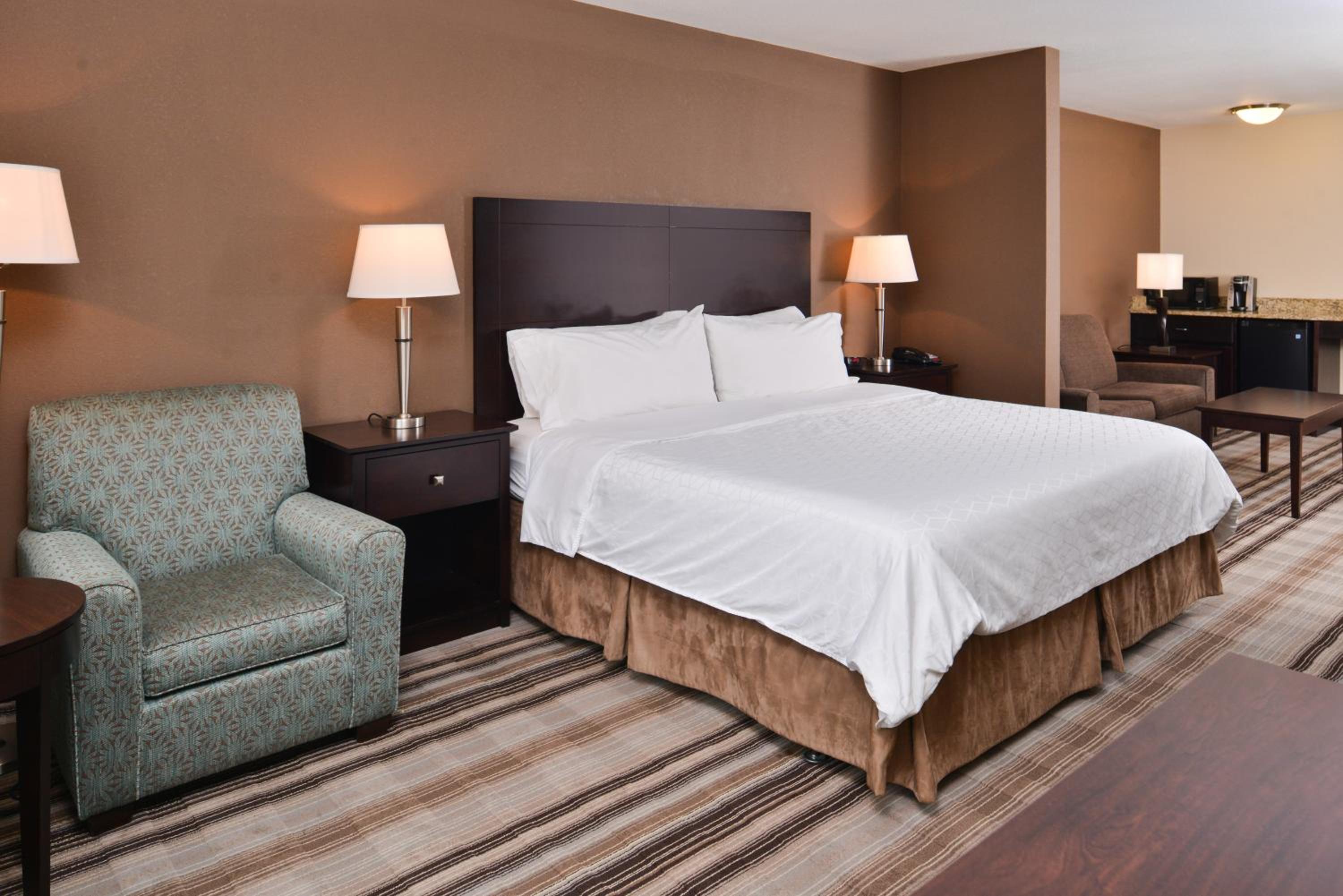 holiday inn express hotel and suites emporia northwest by ihg