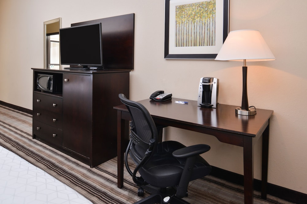 holiday inn express hotel and suites emporia northwest by ihg
