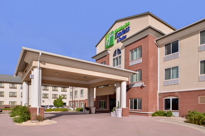 Holiday Inn Express & Suites Emporia Northwest