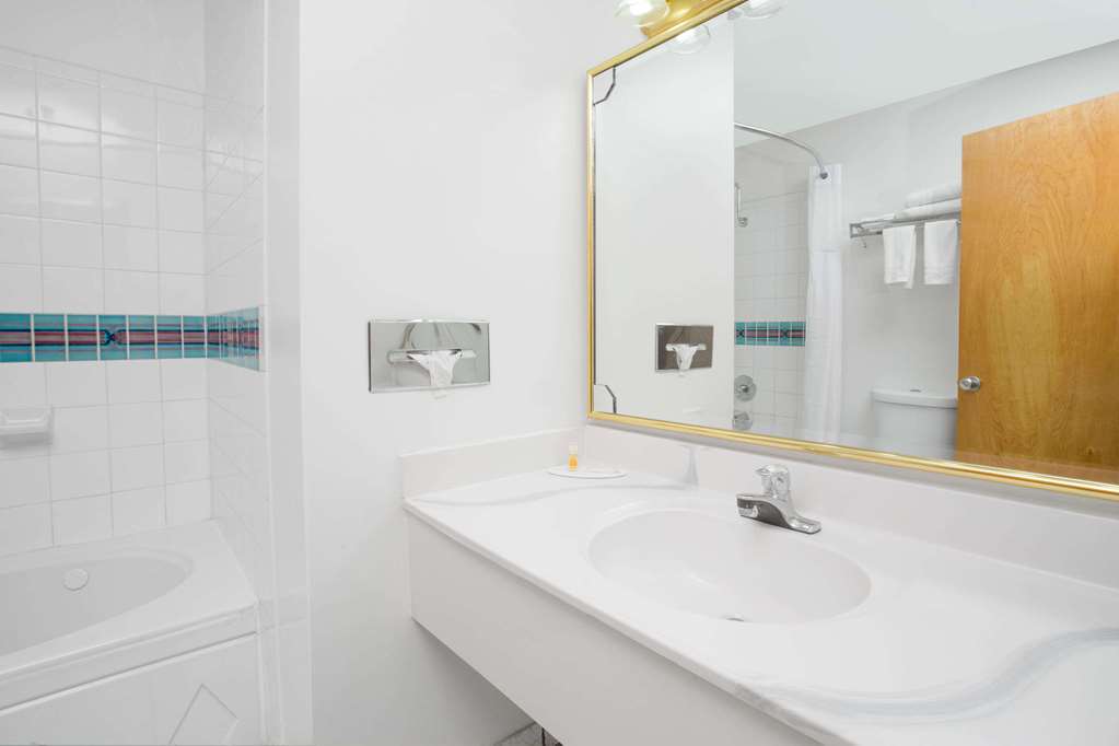 days inn and suites by wyndham red rock gallup