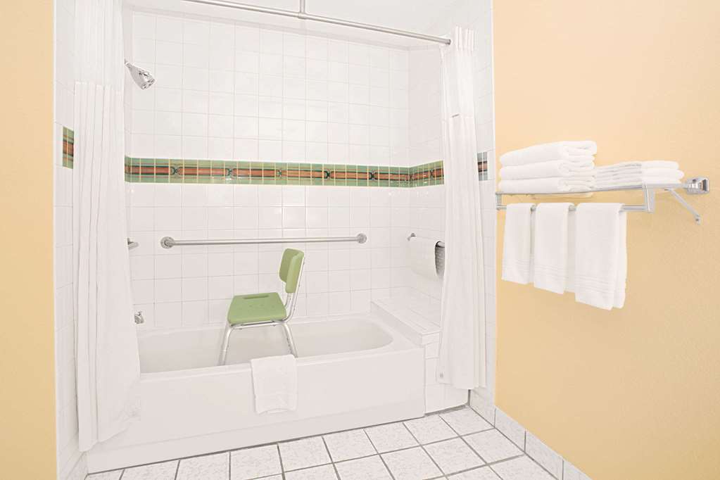 days inn and suites by wyndham red rock gallup