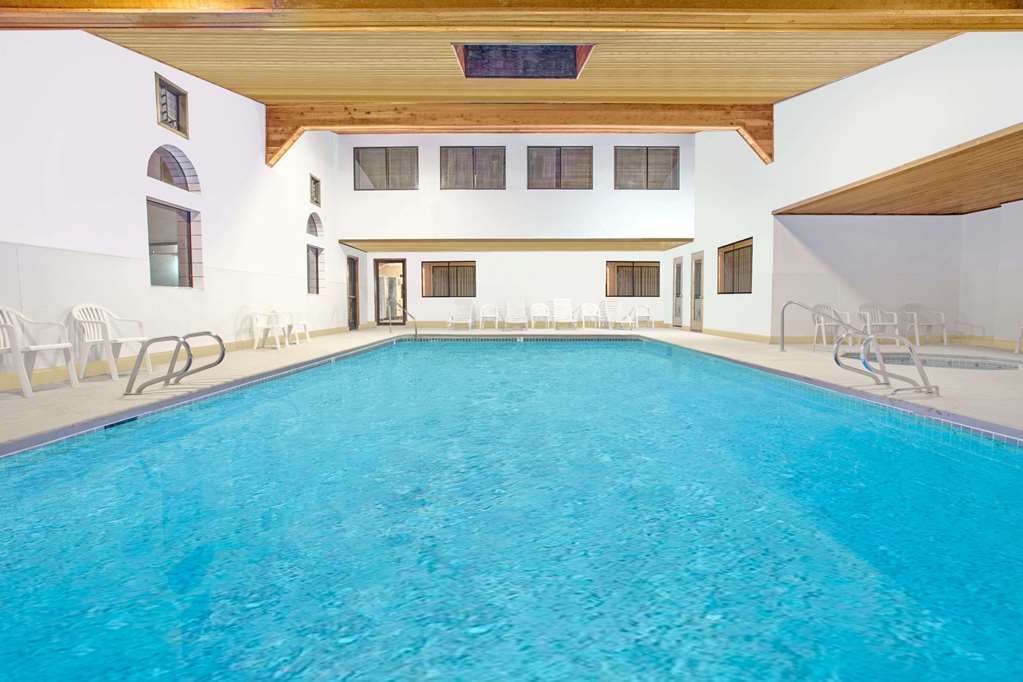 days inn and suites by wyndham red rock gallup