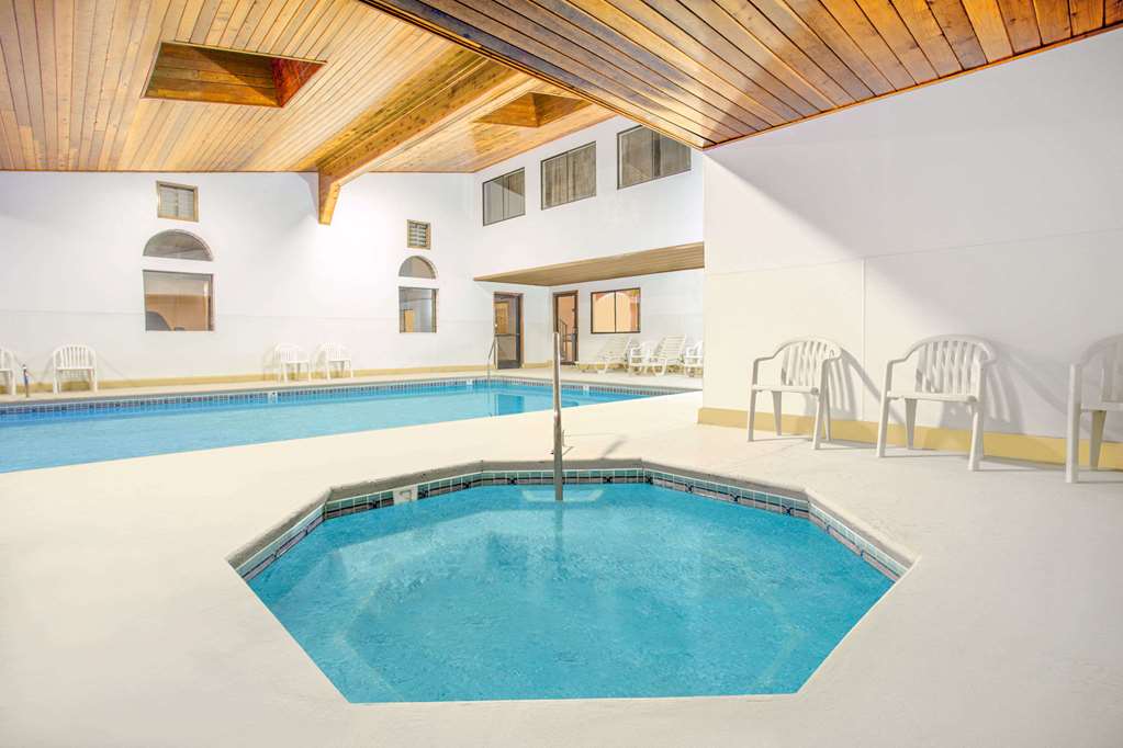 days inn and suites by wyndham red rock gallup