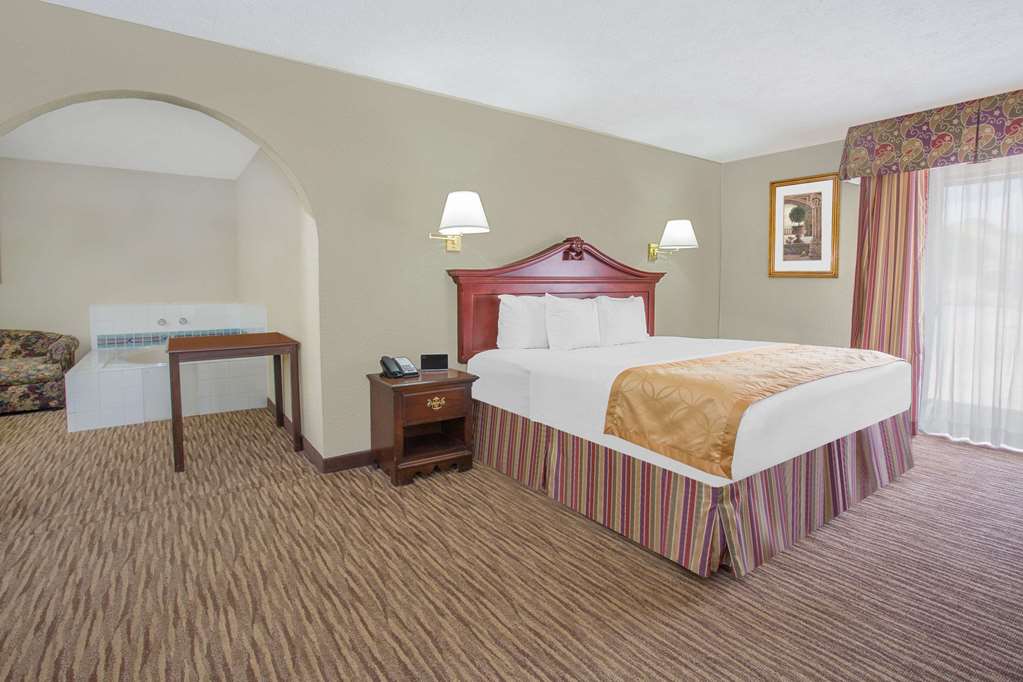 days inn and suites by wyndham red rock gallup