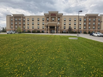 hampton inn and suites jamestown nd