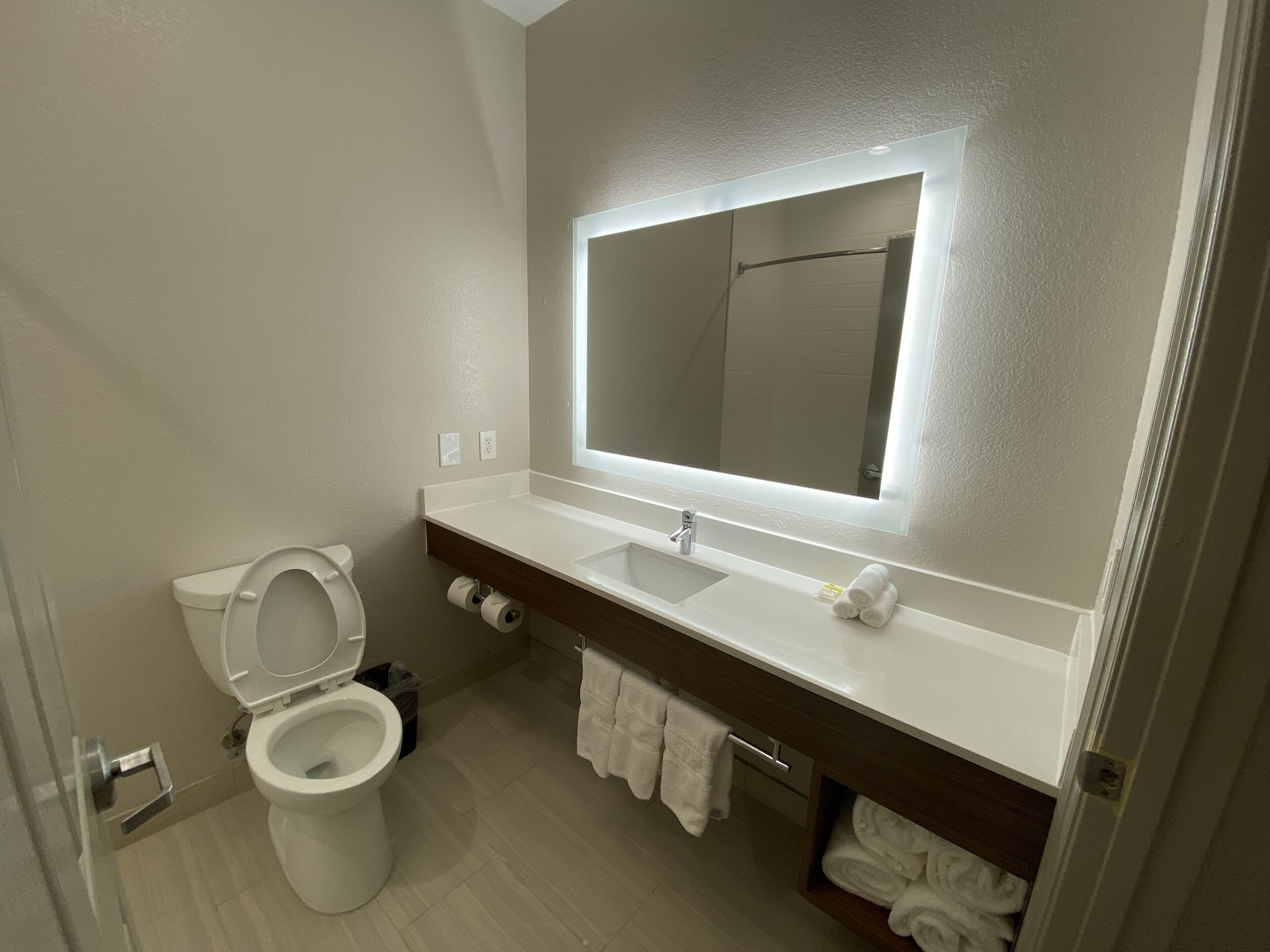 holiday inn express and suites galveston west seawall