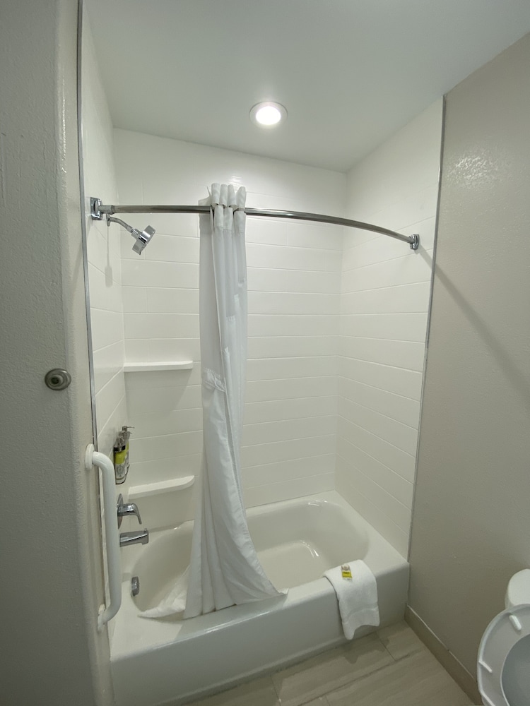 holiday inn express and suites galveston west seawall