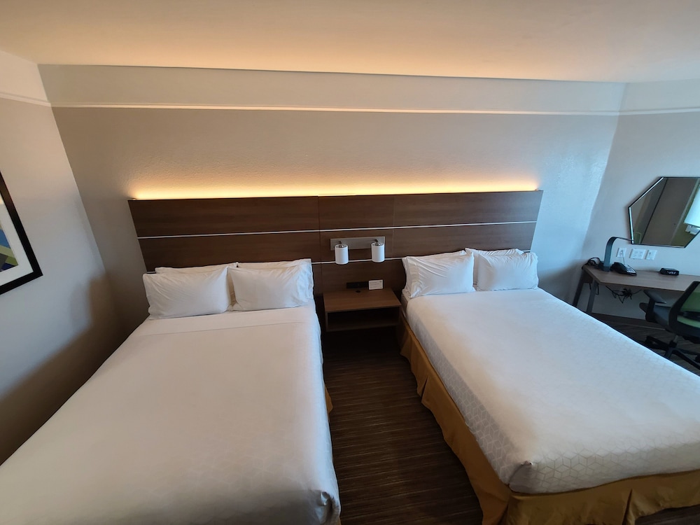 holiday inn express and suites galveston west seawall