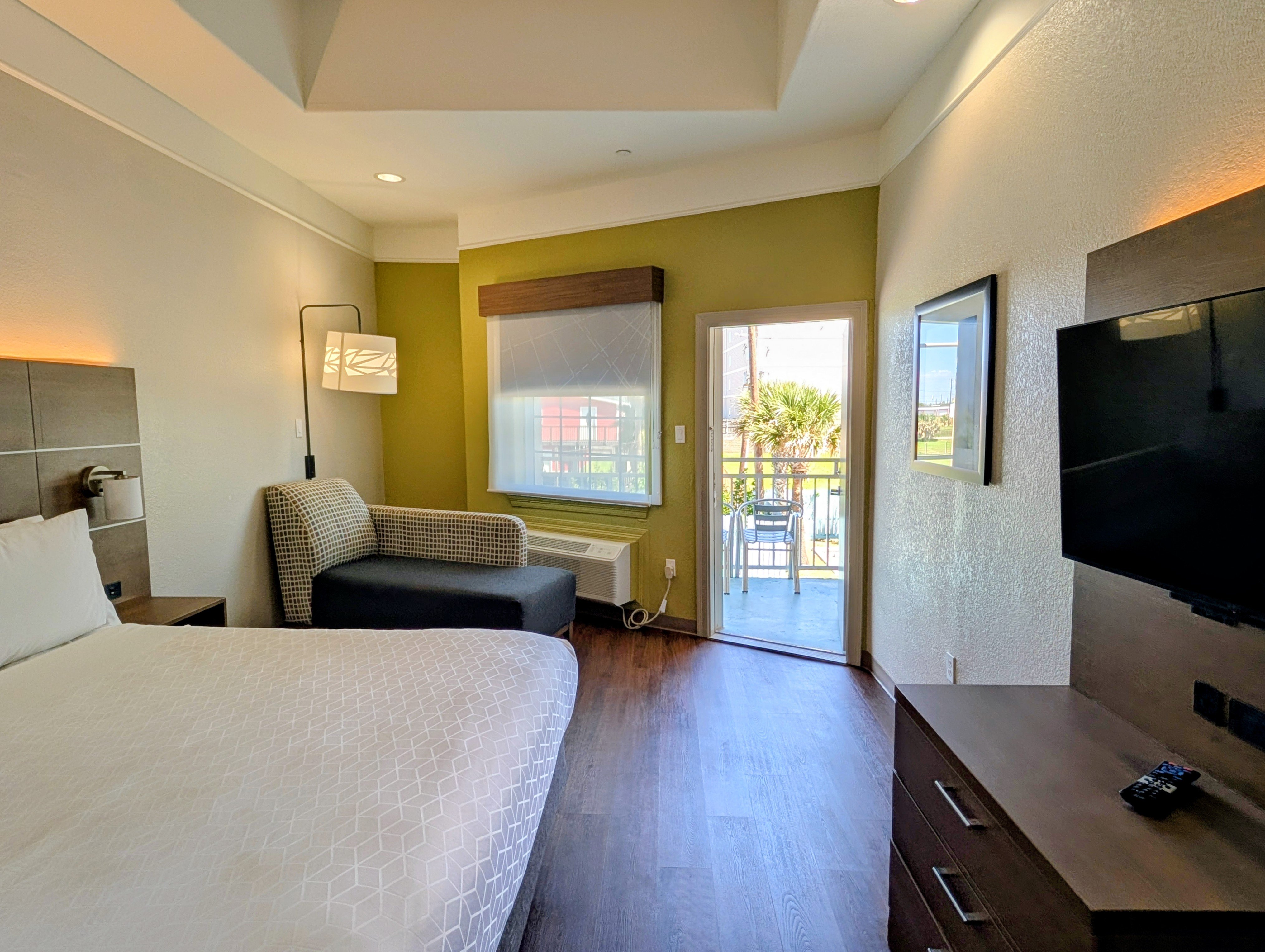 holiday inn express and suites galveston west seawall