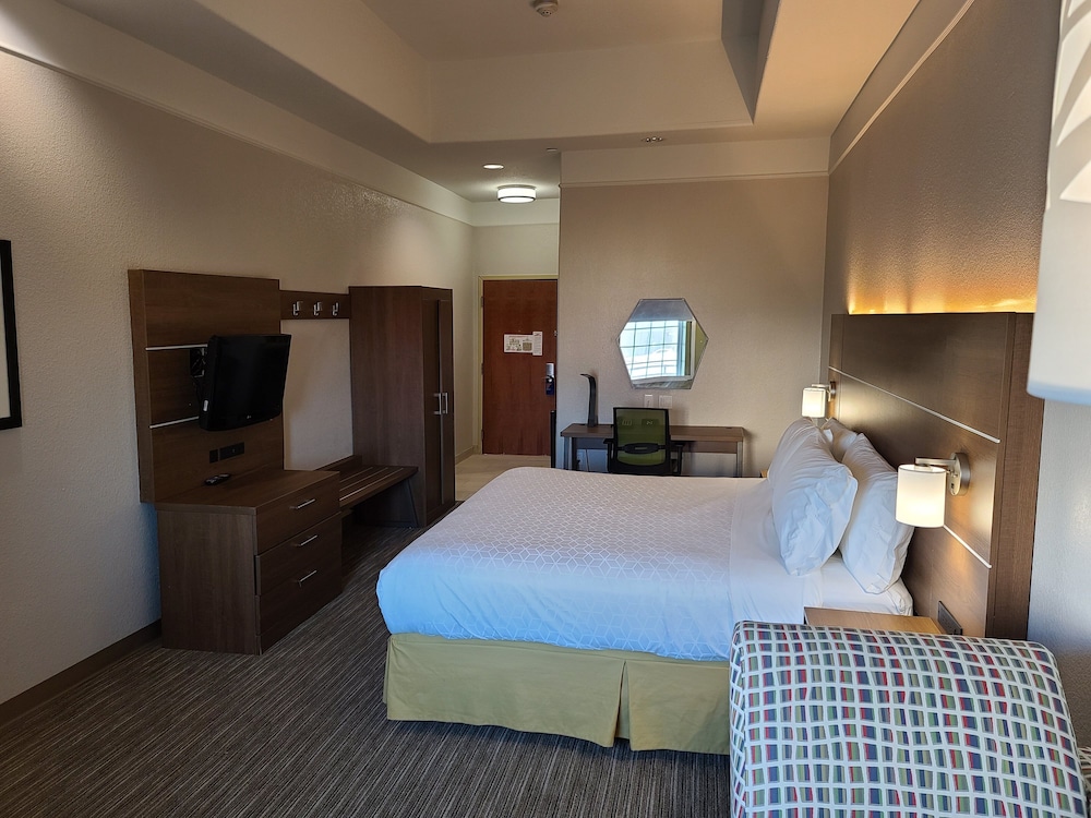 holiday inn express and suites galveston west seawall
