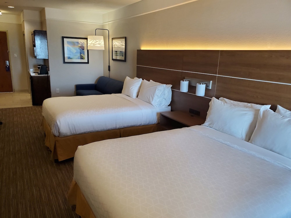 holiday inn express and suites galveston west seawall