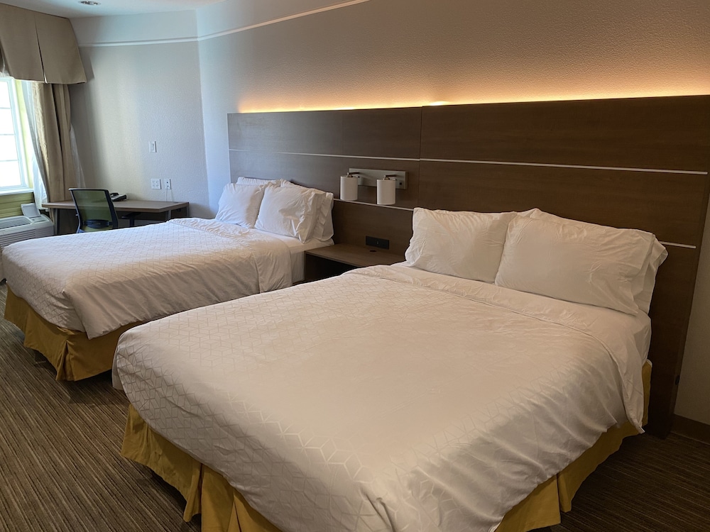 holiday inn express and suites galveston west seawall