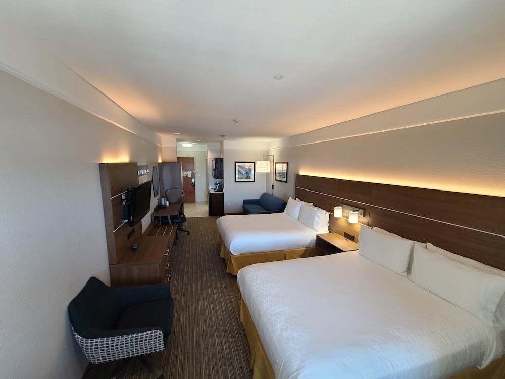 holiday inn express and suites galveston west seawall