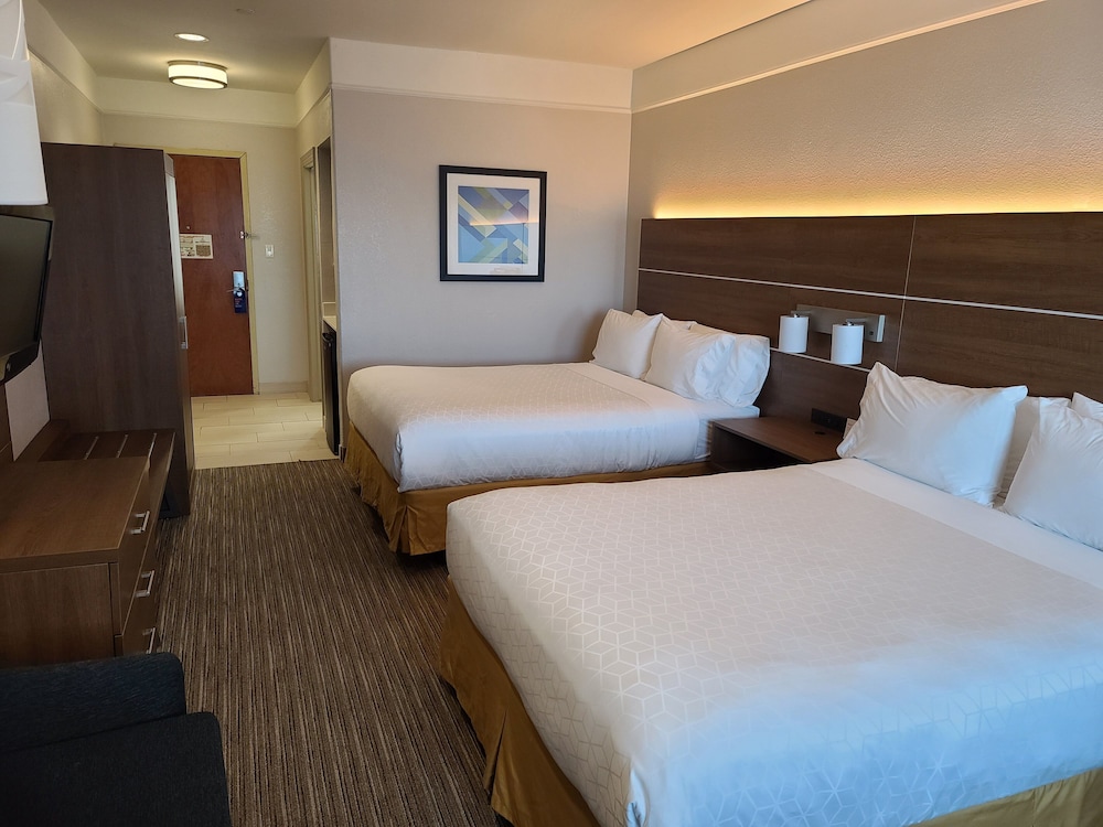 holiday inn express and suites galveston west seawall