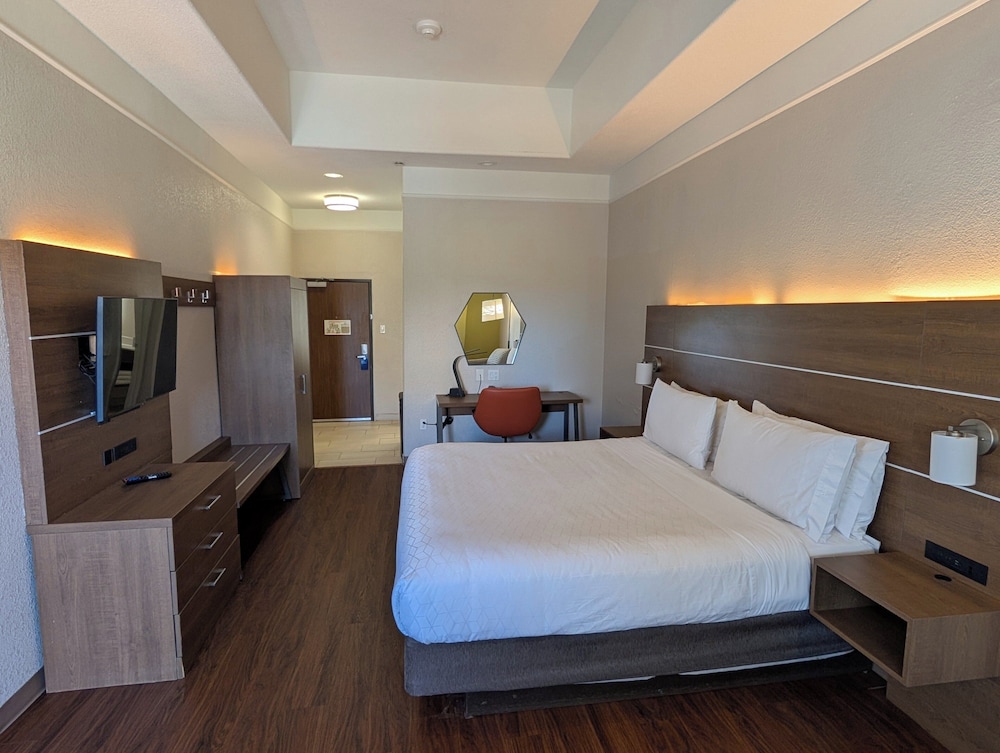 holiday inn express and suites galveston west seawall