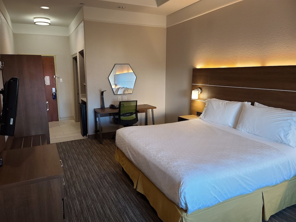 holiday inn express and suites galveston west seawall