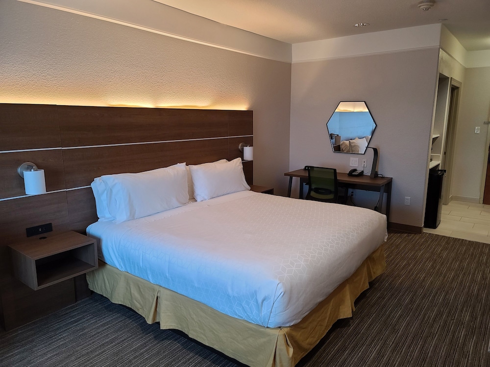 holiday inn express and suites galveston west seawall