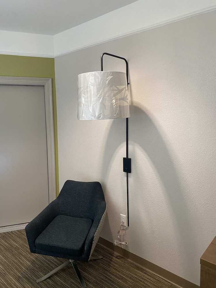 holiday inn express and suites galveston west seawall