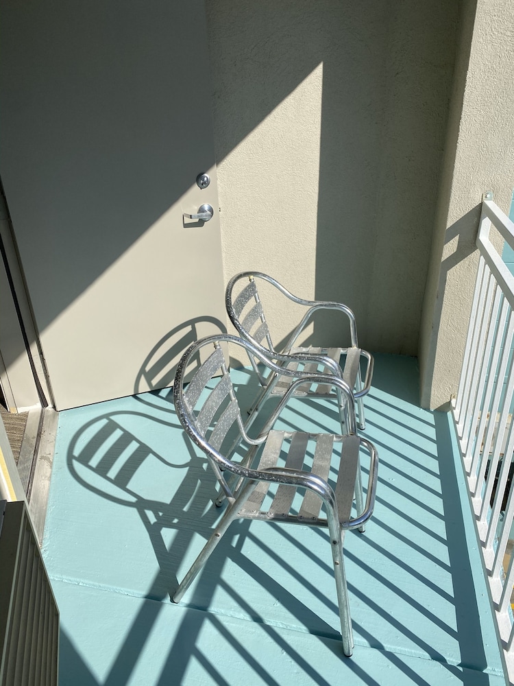holiday inn express and suites galveston west seawall