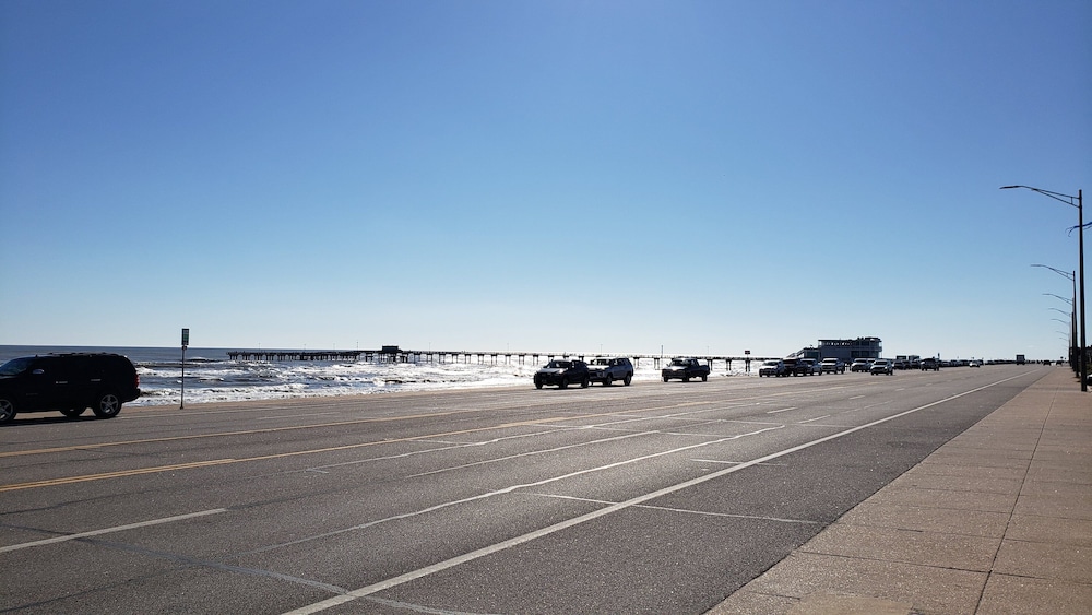 holiday inn express and suites galveston west seawall