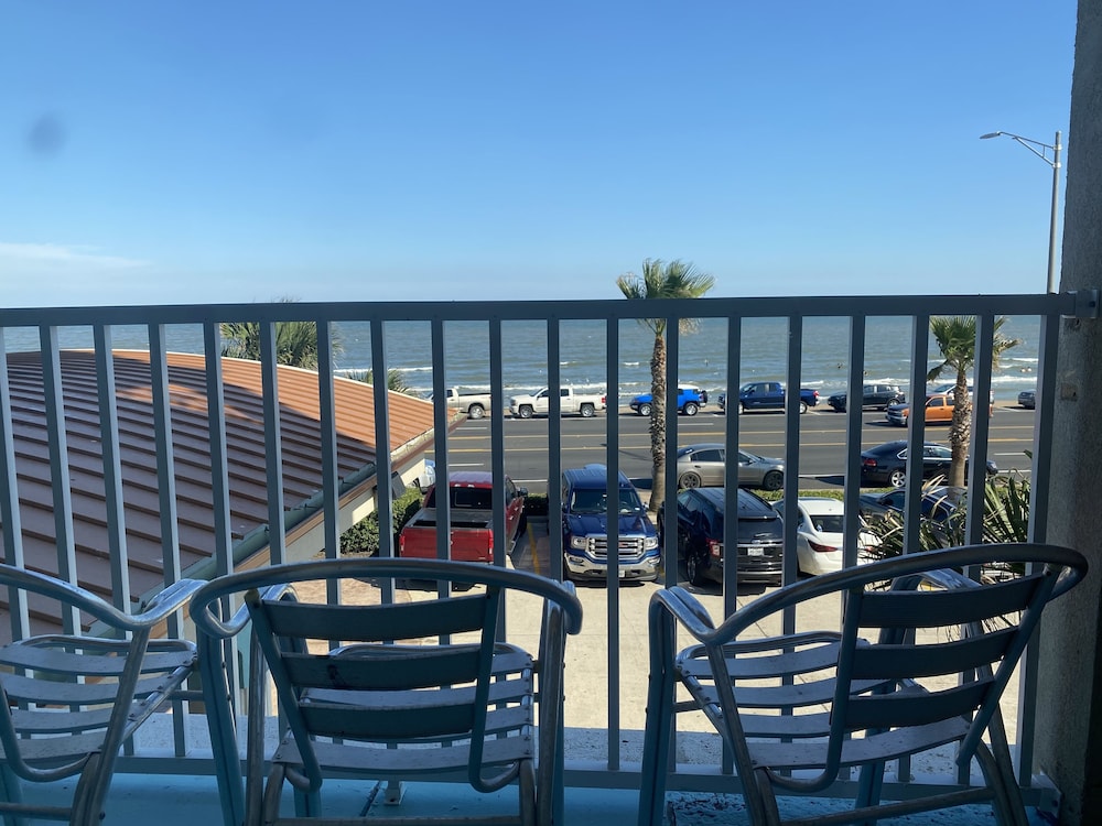 holiday inn express and suites galveston west seawall