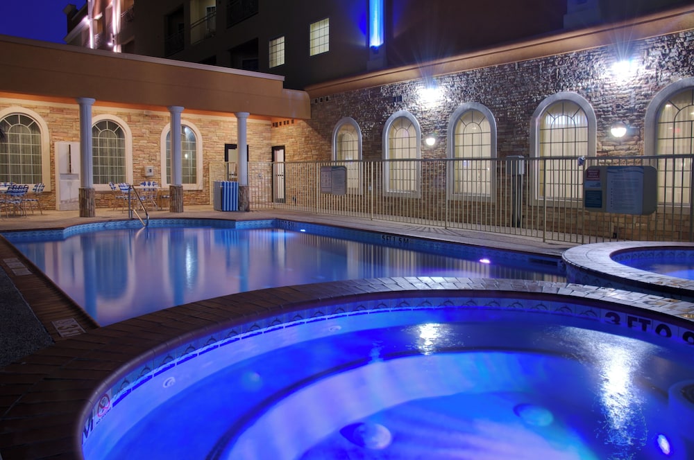 holiday inn express and suites galveston west seawall