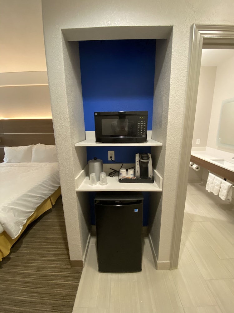 holiday inn express and suites galveston west seawall