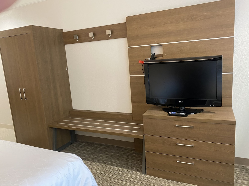 holiday inn express and suites galveston west seawall