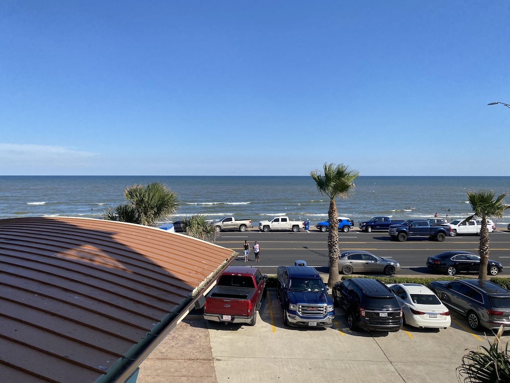holiday inn express and suites galveston west seawall