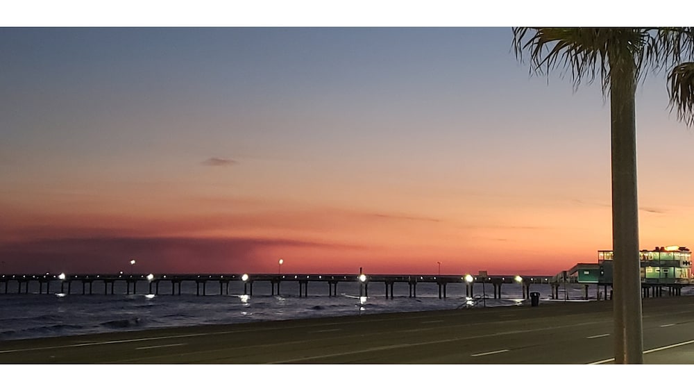 holiday inn express and suites galveston west seawall