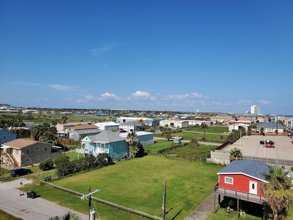 holiday inn express and suites galveston west seawall