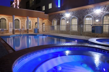 Holiday Inn Express & Suites Galveston West-Seawall,Galveston County>>Galveston,3 star