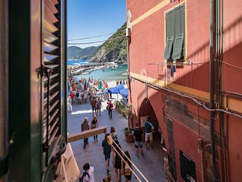 rundanina village life studio