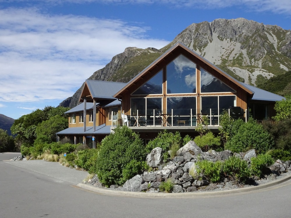 aoraki mount cook alpine lodge
