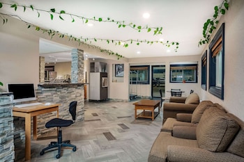 Super 8 By Wyndham Fort Madison,Fort Madison>>Burlington,2 star