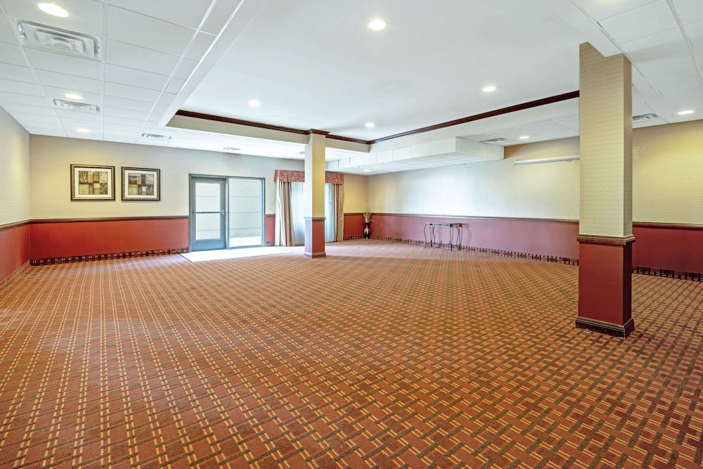 La Quinta Inn & Suites By Wyndham Woodward,Woodward>>Gage,3 star