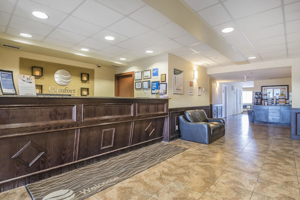 Comfort Inn And Suites Edson,Edson>>Edmonton,2.5 star