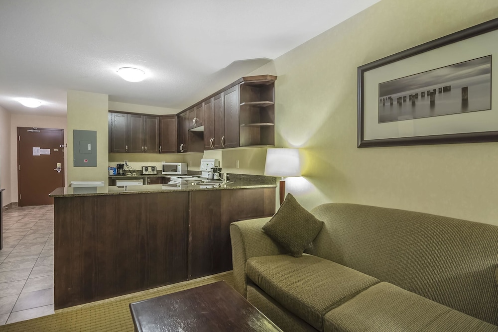 Comfort Inn And Suites Edson,Edson>>Edmonton,2.5 star