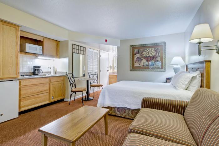 gatlinburg town square by exploria resorts