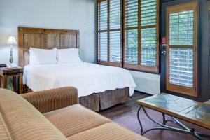 gatlinburg town square by exploria resorts