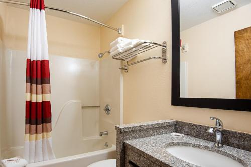 red roof inn cameron