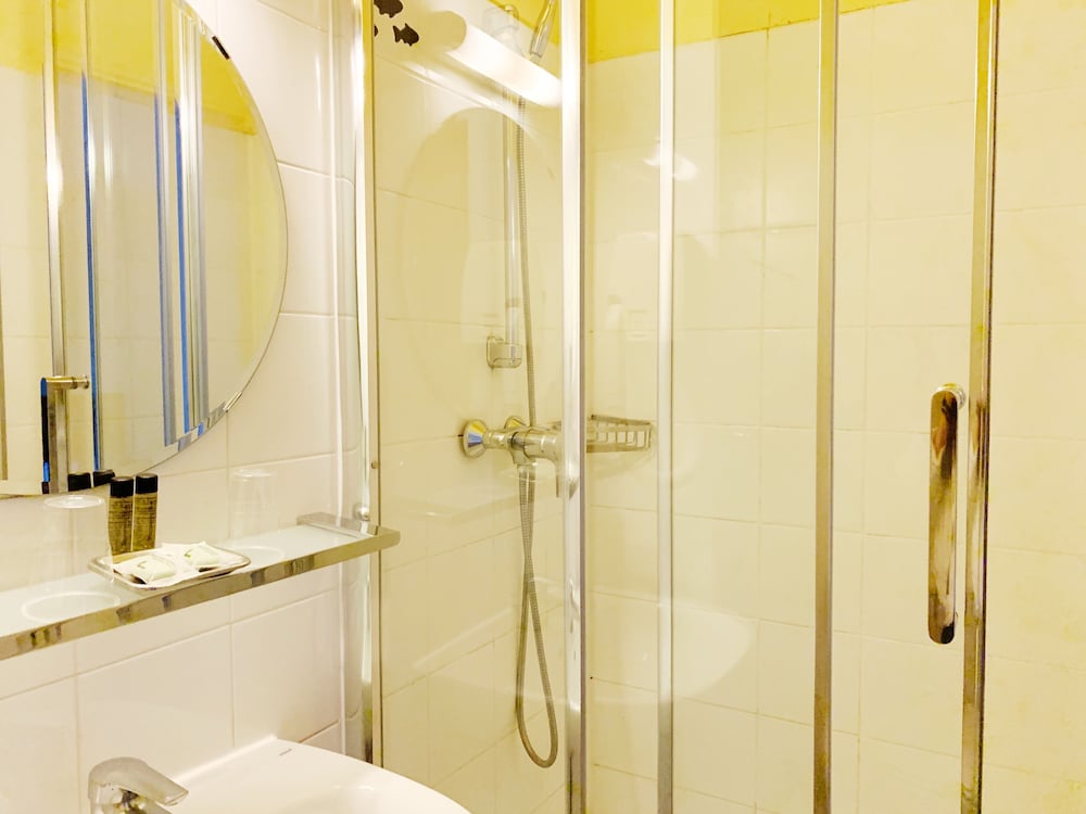 hotel bellevue paris montmartre