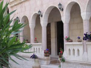 nature park cave hotel