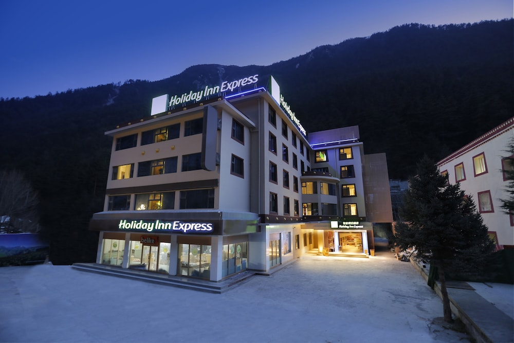 holiday inn express jiuzhaigou an ihg hotel